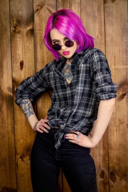 Kız Kareli gömlekli