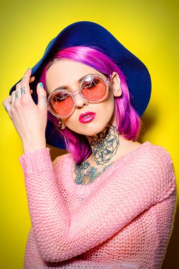 yıldız gözlükleri. Optik tarzı. Dövme.