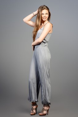 genç kadın. Sağlıklı saç, saç bakım. 