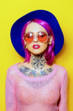 parlak nesil. Optik tarzı. Dövme.