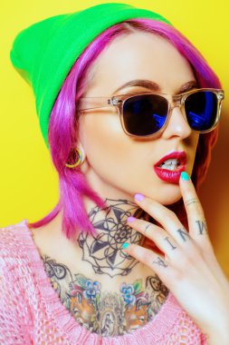 raunch tarzı. Optik tarzı. Dövme.