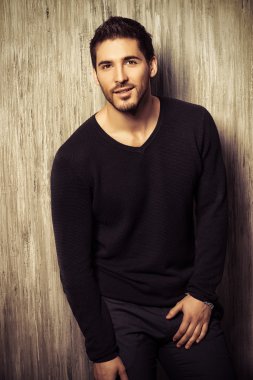 güzel adam. Erkek güzelliği, moda.