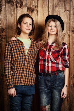 Batı kot pantolon. Dostluk. İlk aşk.