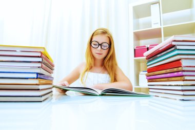 okul ödevi. Eğitim kavramı.