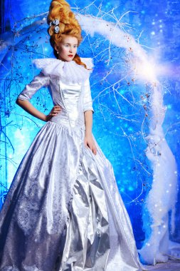 Kış büyü. Onun kar sarayında güzel buz kraliçesi.  