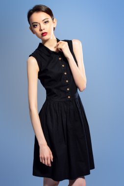 zayıf kız. Makyaj ve saç Altmışlı yıllarda stili. 