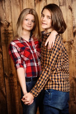 İki modern genç erkek ve kız .