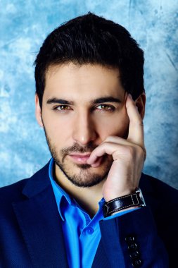 düşünceli bak. Erkek güzelliği. 