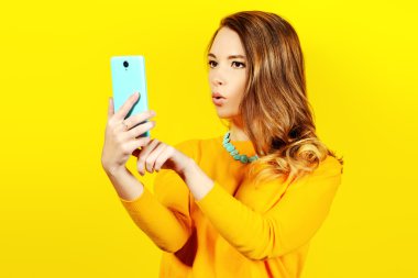 selfie yapma. Yaz parlak stil.