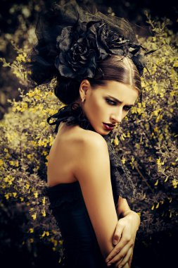 güzel cadı, gizem.