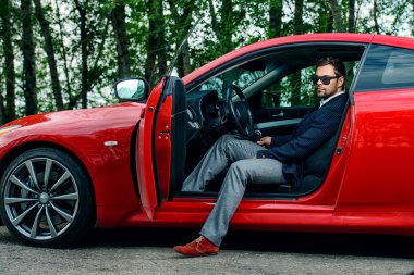 Arabadaki iş adamı