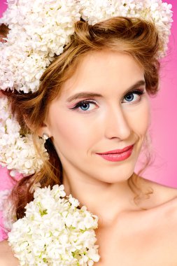 beyaz çiçekler. Güzellik, moda, kozmetik. 