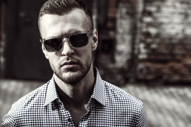 acımasız adam portresi