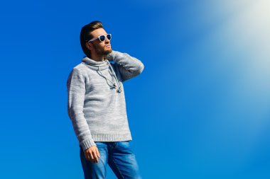 adam rahat kıyafetler