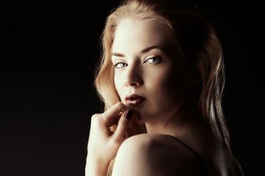 çekici sarışın kız