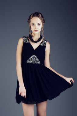 kısa siyah elbise