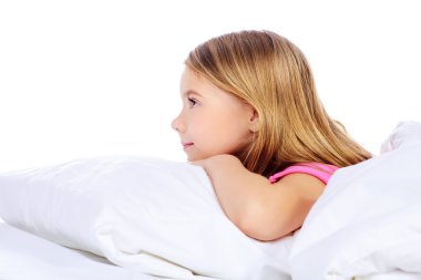 yumuşak yastık ve battaniye