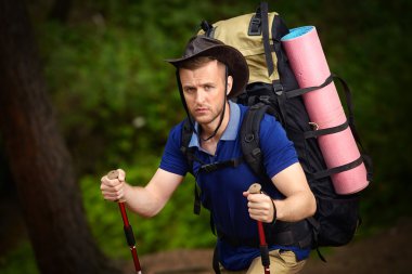 Explorer adam. Hiking, kamp. 