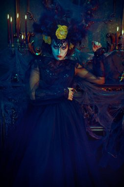 Büyüleyici ve tehlikeli Calavera Catrina eski bir kalede. Kafatası şekeri kız. Ölüler Günü. Dia de los muertos. Cadılar Bayramı.