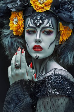 Siyah arka planda Calavera Catrina portresi. Şeker kafa makyajı. Dia de los muertos. Ölüler Günü. Cadılar Bayramı.