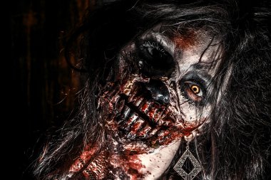 zombi yüzü