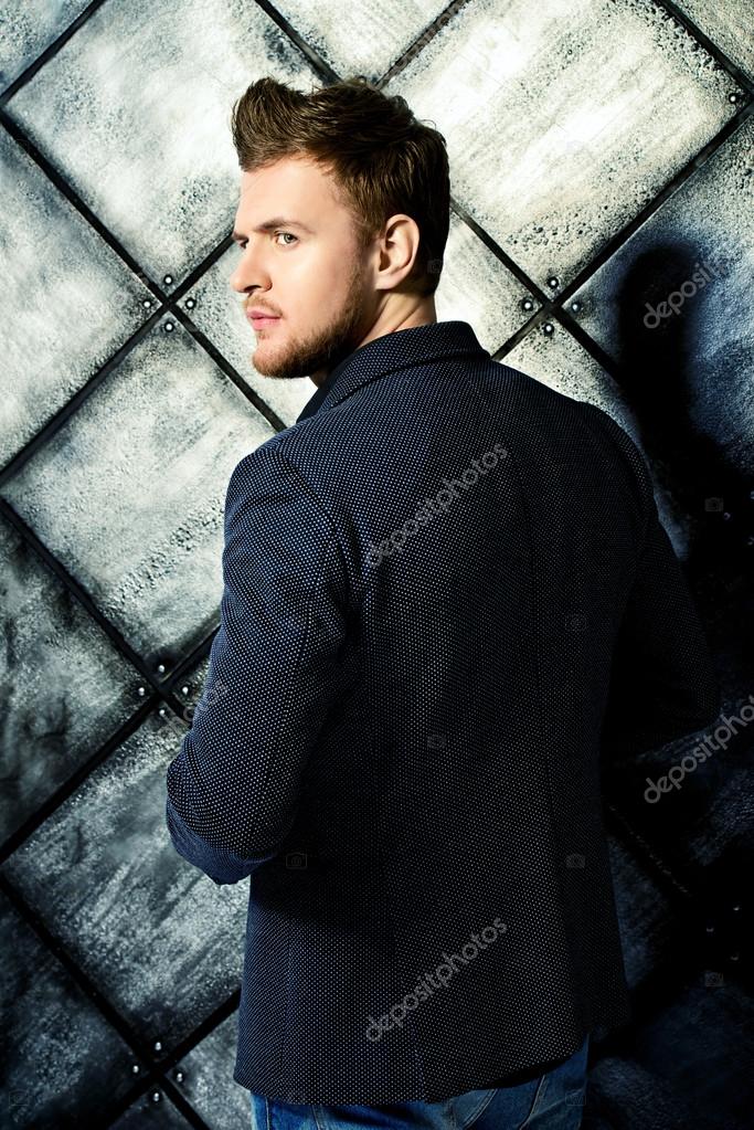 イケメン モデルポーズ写真素材 ロイヤリティフリーイケメン モデルポーズ画像 Depositphotos