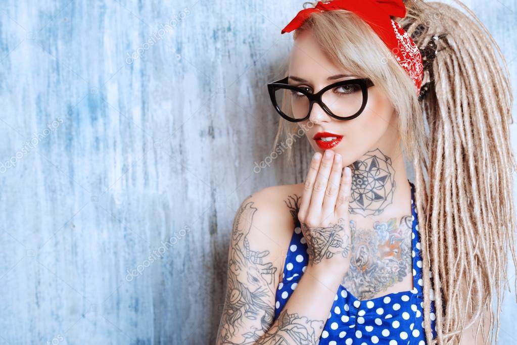 Hot tattooed girl pics