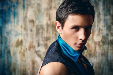 yakışıklı dansçı