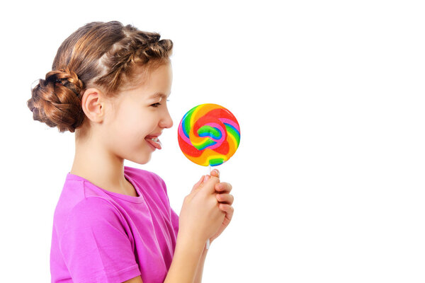 Ребенок с леденцом
