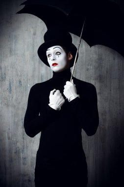 mime in hat