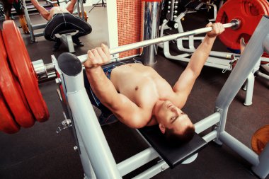 Ağırlıklar Kaldırılıyor