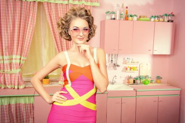 göz alıcı pembe