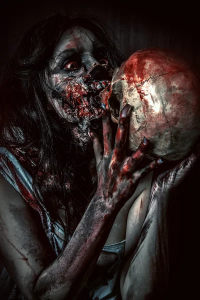 korkutucu kanlı zombi