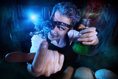 Steampunk. Simyacı. Cadılar Bayramı