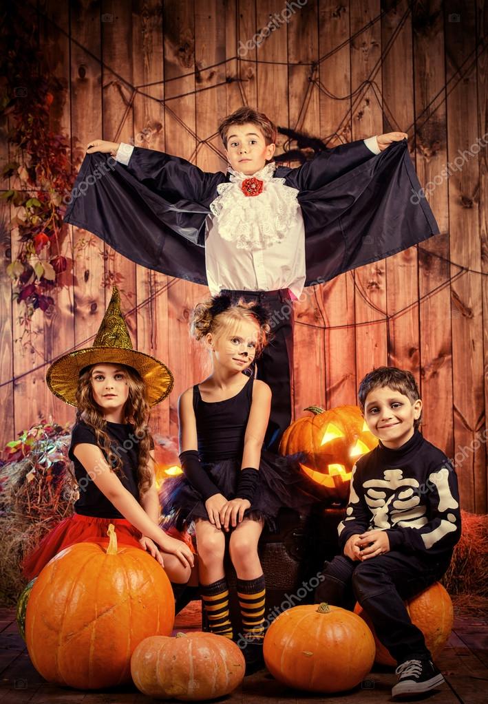 https tr depositphotos com 88259386 stock photo funny halloween children html