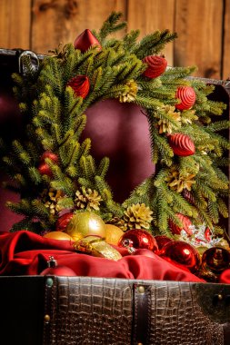 Göğüs kutlamak. Noel ağacı