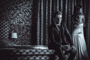 Yatak odasında dramatik sahne