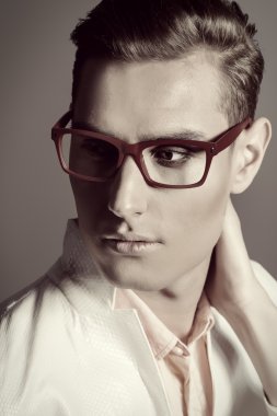 Erkekler için gözlük