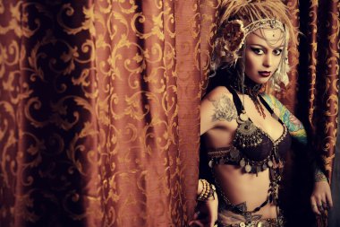 sahne dansı. Dans kabile.