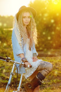 günbatımı güzellik. Boho stil moda.