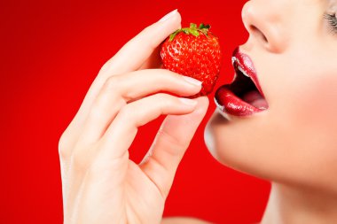 seksi berry. Cinsel dudaklar, kırmızı ruj.