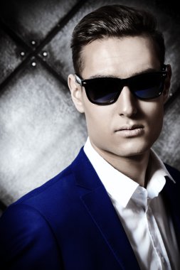 erkek güneş gözlüğü