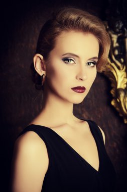 Vintage lüks. Kalıcı makyaj.