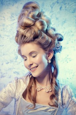 yüksek saç modeli. Buz kraliçesi kavramı.