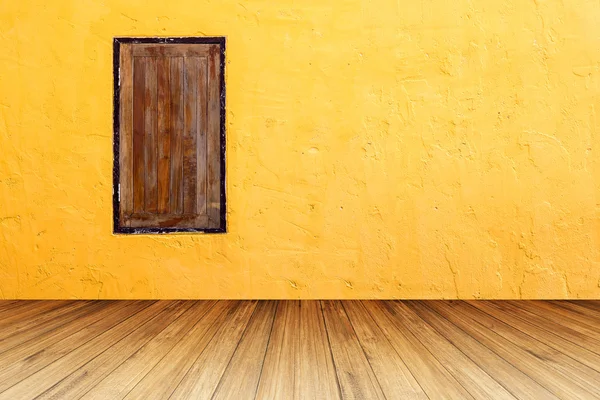 Grunge wood window on bright orange concrete wall with perspecti — Stockfoto