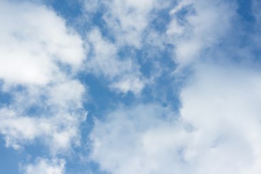 bulutlar ve gökyüzü