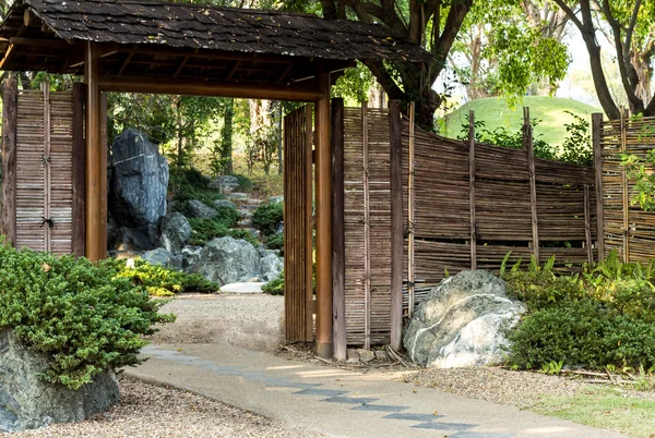 Schöner Blick auf den japanischen Garten — Stockfoto