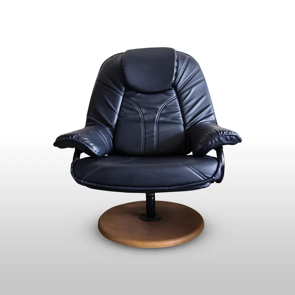İzole kırpma p beyaz zemin üzerine siyah deri sandalye — Stok fotoğraf
