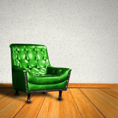 Parlak beton zemin üzerine ahşap flo karşı modern koltuk