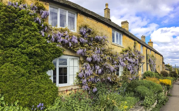 Cotswold pueblo tradicional de Inglaterra Reino Unido — Foto de Stock